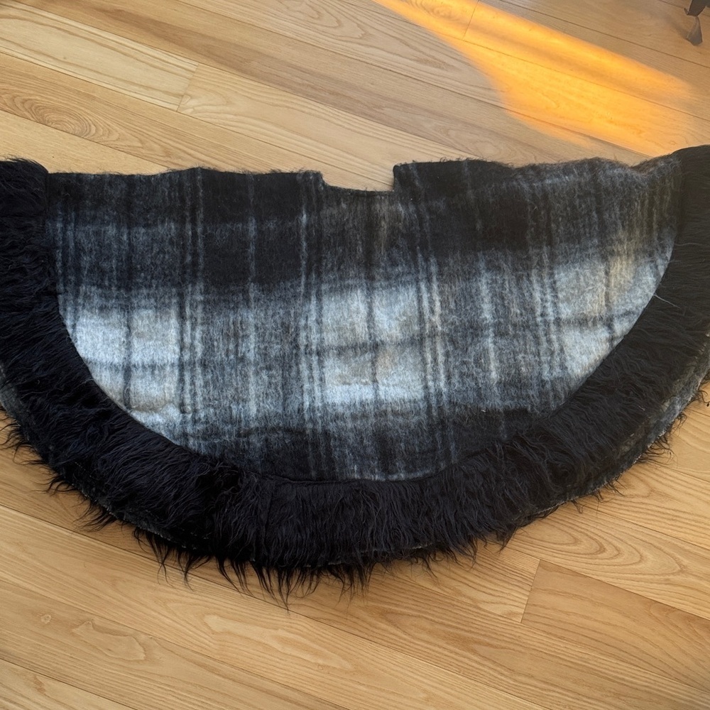 Rachel Ashwell Plaid Faux Fur Poncho Cozy Cape Wrap Farmhouse Style - Picture 2 of 8
